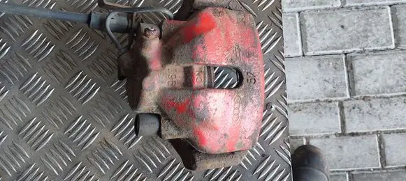 Volkswagen PASSAT B5 Front brake caliper
