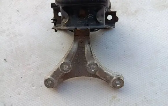 Citroen C3 Aircross Engine mount bracket 9678252080