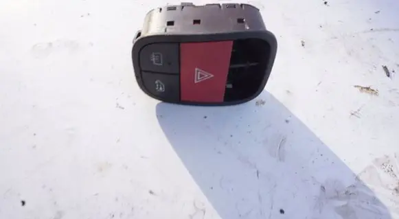 Peugeot 308 Hazard light switch