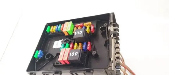 Skoda Yeti (5L) Fuse box set 1K0937125D 8K020612
