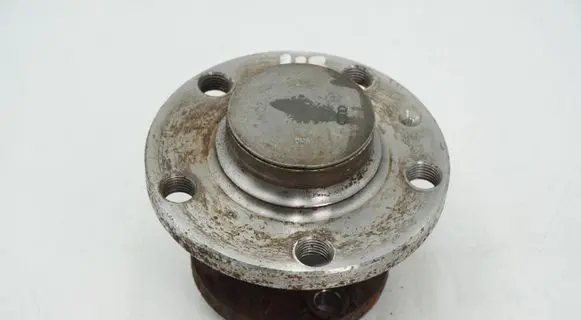 Volkswagen Polo V 6R Rear wheel hub