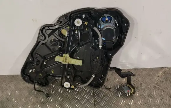 Jeep Compass Rear window lifting mechanism without motor