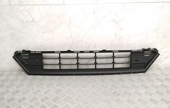 Volvo C40 Front bumper lower grill 32136098