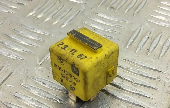 BMW 7 E38 Other relay 1378797