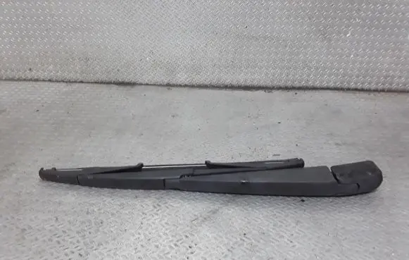 Toyota RAV 4 (XA20) Rear wiper blade 