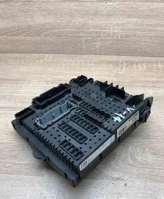 Volvo XC70 Fuse module 30728512 05W325