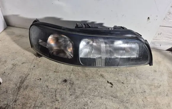 Volvo V70 Headlight/headlamp 8693568 89007908