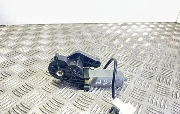 Mercedes-Benz E W211 Seat adjustment motor 0390203209
