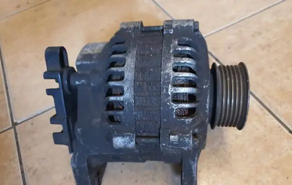 Ford Escort Generator/alternator 92AB10300JA A002T32692 902493