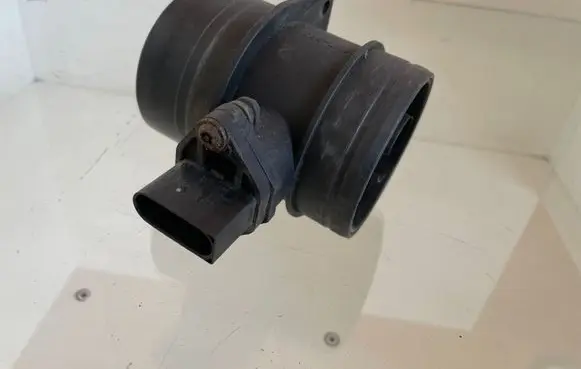 Volkswagen Touran I Mass air flow meter 074906461B 0281002461
