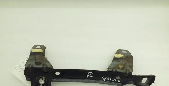 Mercedes-Benz CLS C219 Fender mounting bracket