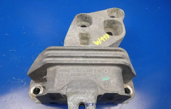 Mercedes-Benz CLA C117 X117 W117 Engine mount bracket 26008 326E60A EAC46000DF