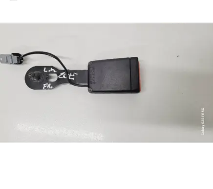 Front seatbelt buckle