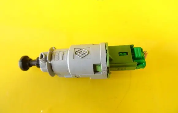 Renault Laguna II Clutch pedal sensor 8200276360B