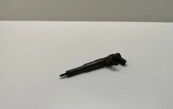 BMW 5 E60 E61 Fuel injector 7792096 0445110219 0445110