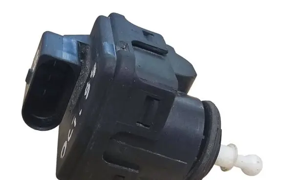 Skoda Octavia Mk1 (1U) Headlight level adjustment motor 1U0941295