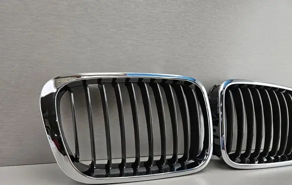 BMW 3 E46 Front bumper upper radiator grill 8208487 8208488 51138208487