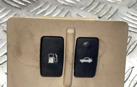 Lexus IS 220D-250-350 Fuel tank opening switch 5544753030