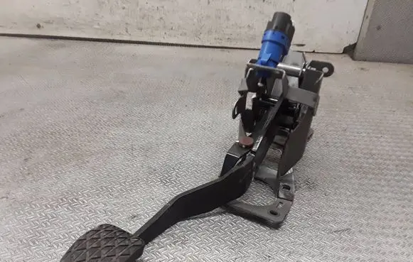 Mazda 6 Brake pedal 