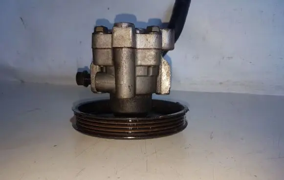 Mitsubishi Pajero Sport I Power steering pump MR448507 26111010
