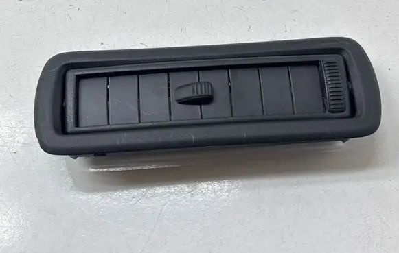 Toyota Highlander XU70 Air vent grill in roof 629810E010