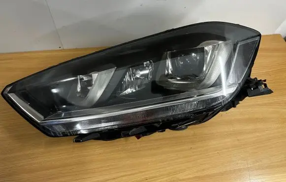 Volkswagen Golf Sportsvan Headlight/headlamp 517941033A 90056398