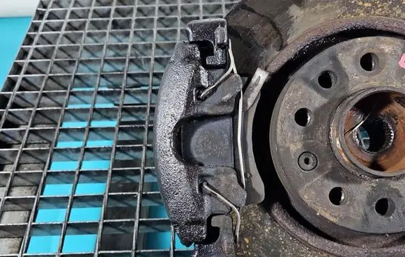 Opel Zafira B Front brake caliper IMPRK1595695
