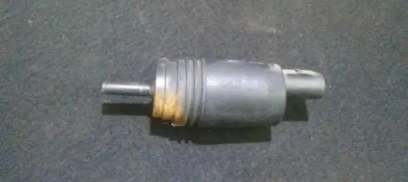 BMW 5 E39 Windscreen/windshield washer pump 67128377612 67.12-8377612