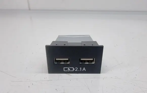 Lexus RX 450H USB socket connector 8553250030 CB682 20107