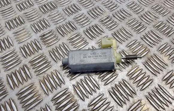 BMW 5 E60 E61 Seat adjustment motor 0390203233