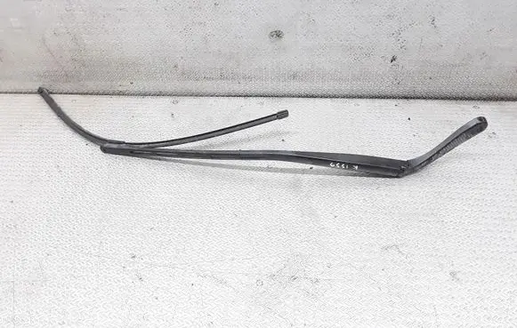 Peugeot 307 Front wiper blade arm