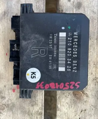 Mercedes-Benz E W210 Door control unit/module 2108203426 S2501Z035