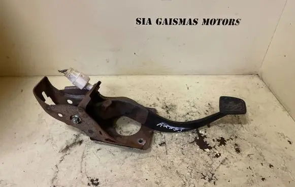 Toyota Avensis T250 Brake pedal 