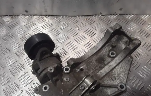 Volvo V50 A/C compressor mount bracket 9650034280