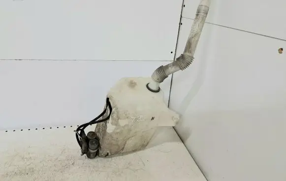 Honda FR-V Windshield washer fluid reservoir/tank