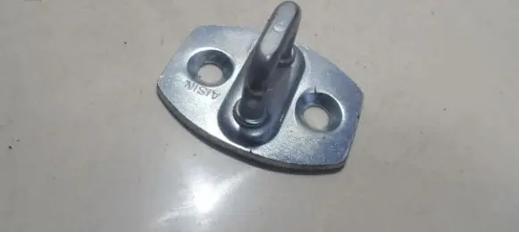 Toyota RAV 4 (XA30) Front door lock loop/hook striker 