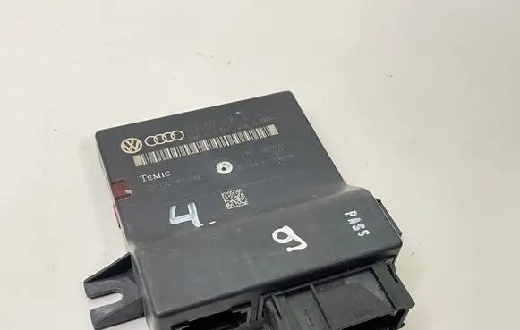 Audi A6 S6 C6 4F Gateway control module 4L0907468B 4L0910468A