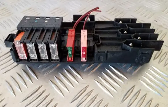 Mercedes-Benz R W251 Fuse module 013948411 013948421