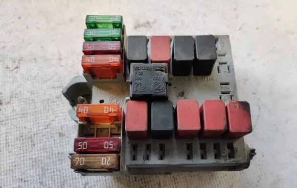 Citroen Jumper Fuse module 1332043080
