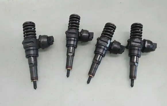 Volkswagen Touran I Fuel injectors set 038130073AG