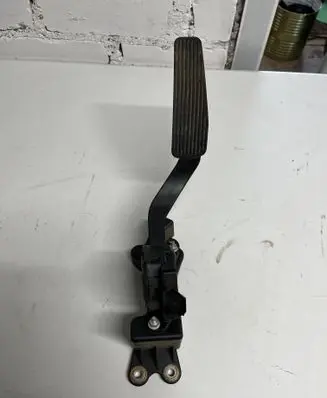 Dodge Charger Accelerator throttle pedal 04861714AF P04861714AF