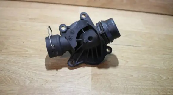 BMW 3 E90 E91 Thermostat 