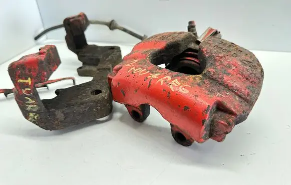 Volkswagen Touareg I Front brake caliper