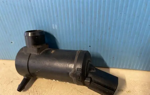 Subaru XV Windscreen/windshield washer pump 202124