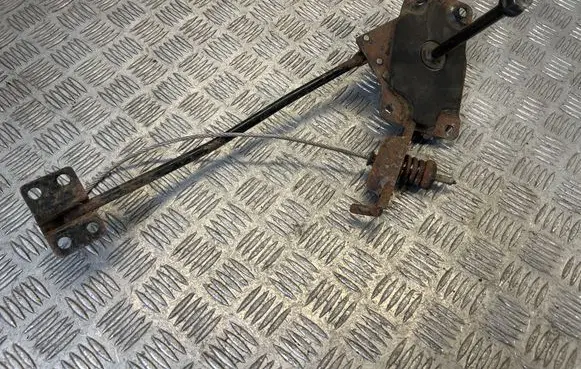 Hyundai Santa Fe Spare wheel mounting bracket 