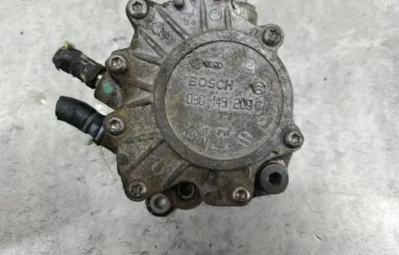 Volkswagen PASSAT B6 Vacuum pump 03G145209C