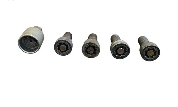 Volkswagen PASSAT B8 Anti-theft wheel nuts and lock 