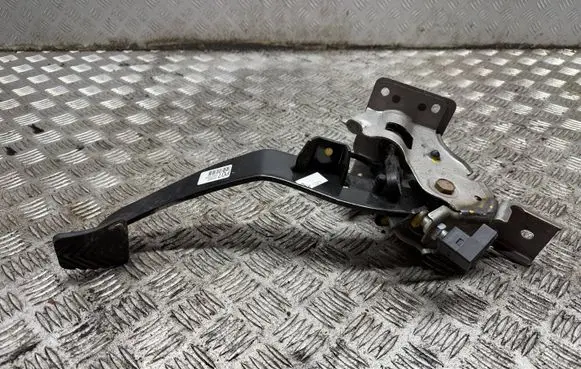 KIA Sportage Clutch pedal 328022S050