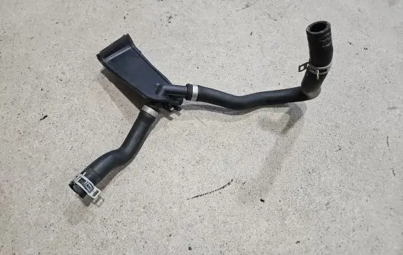 Volvo XC90 Engine coolant pipe/hose 32339860