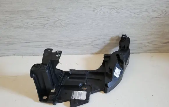 Renault Megane III Headlight/headlamp mounting bracket 622230005R